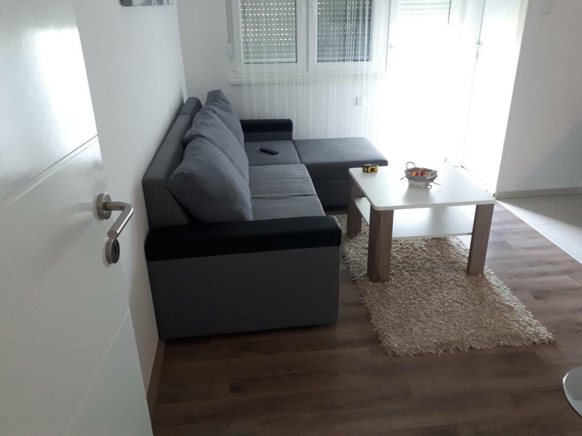 Apartman Skribulja 주파나 외부 사진